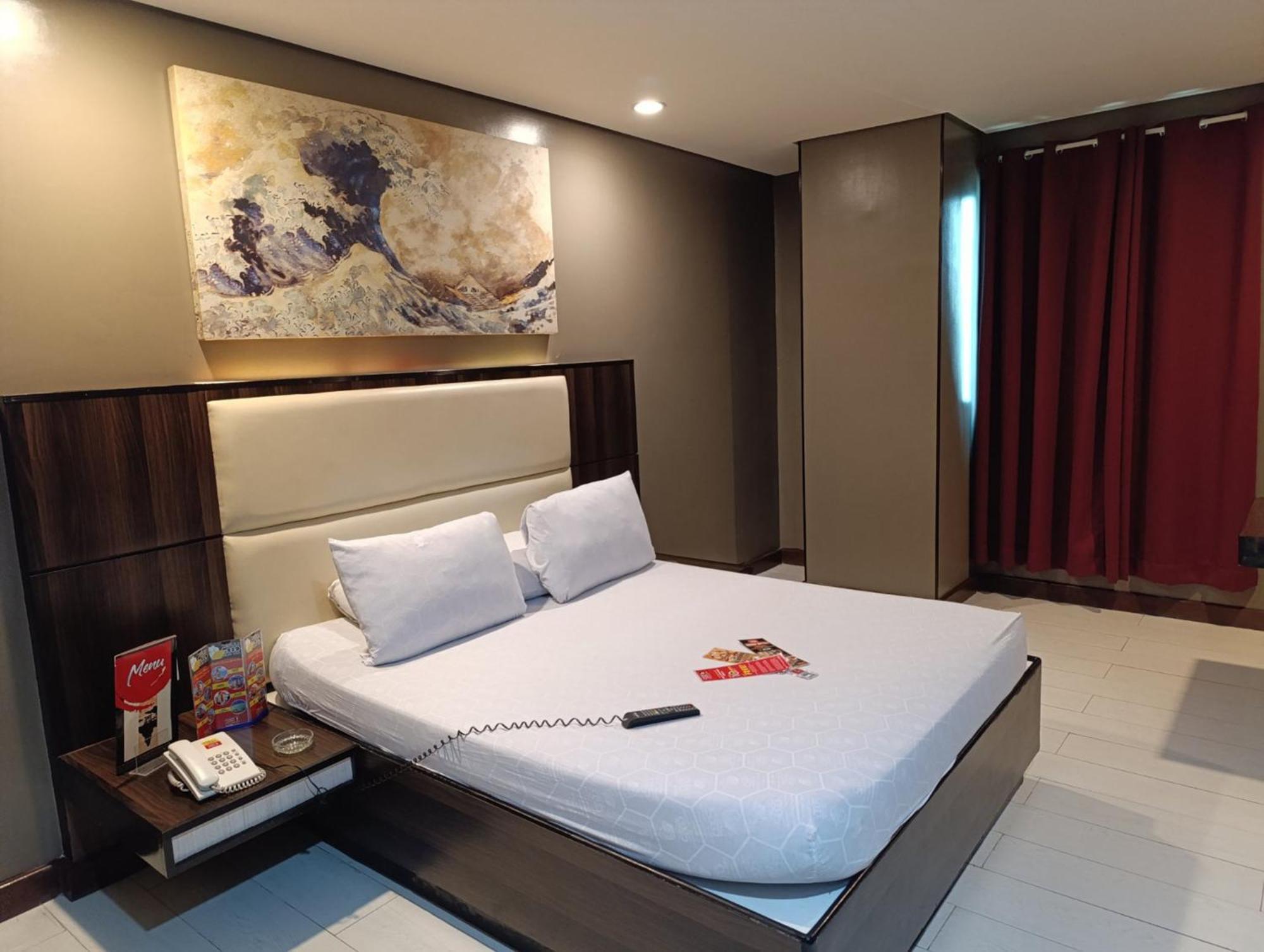 Hotel Sogo Malate Манила Экстерьер фото